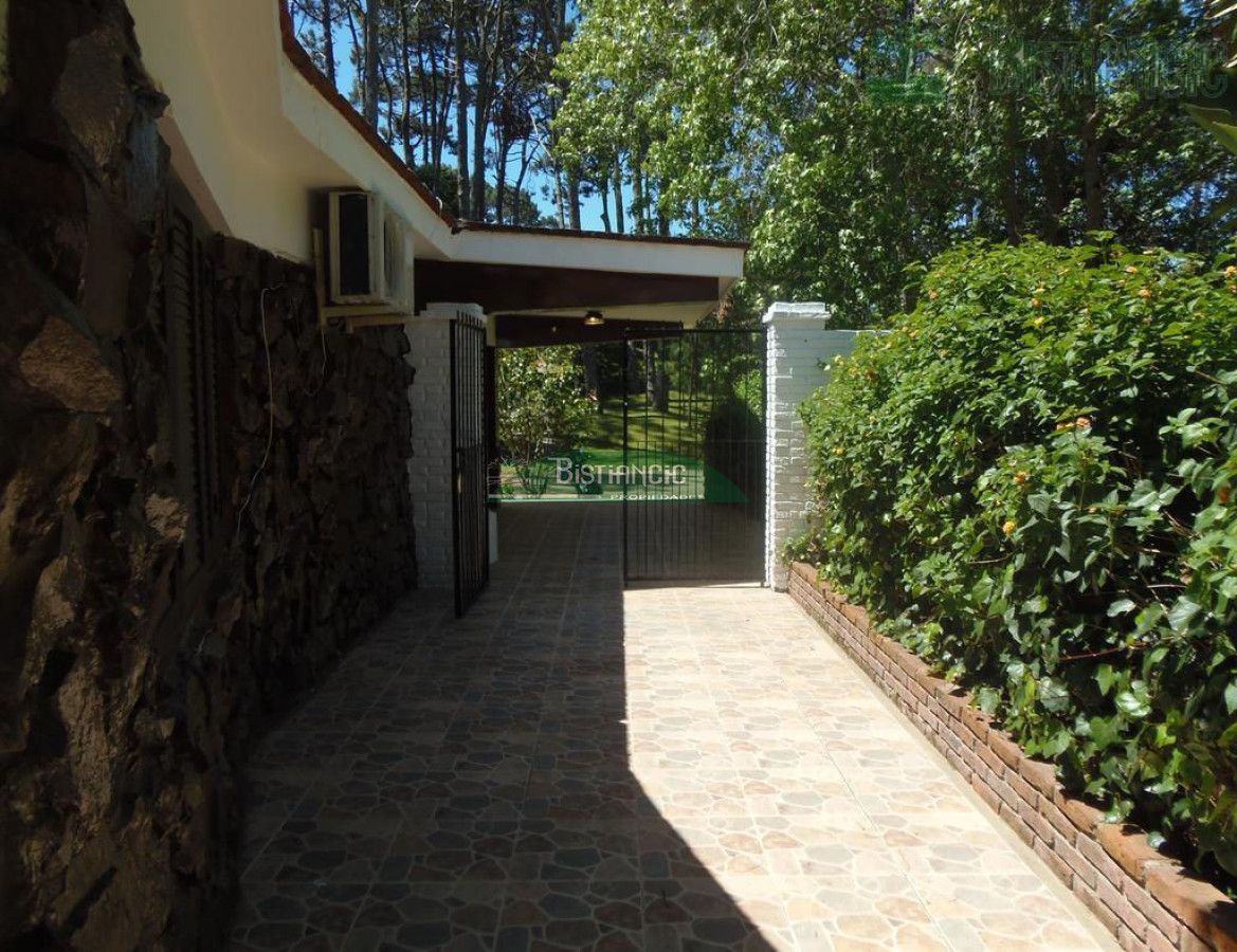 Casa ID.675 - Alquiler de temporada, Casa de 3 dormitorios, 2 baños y parrillero. 