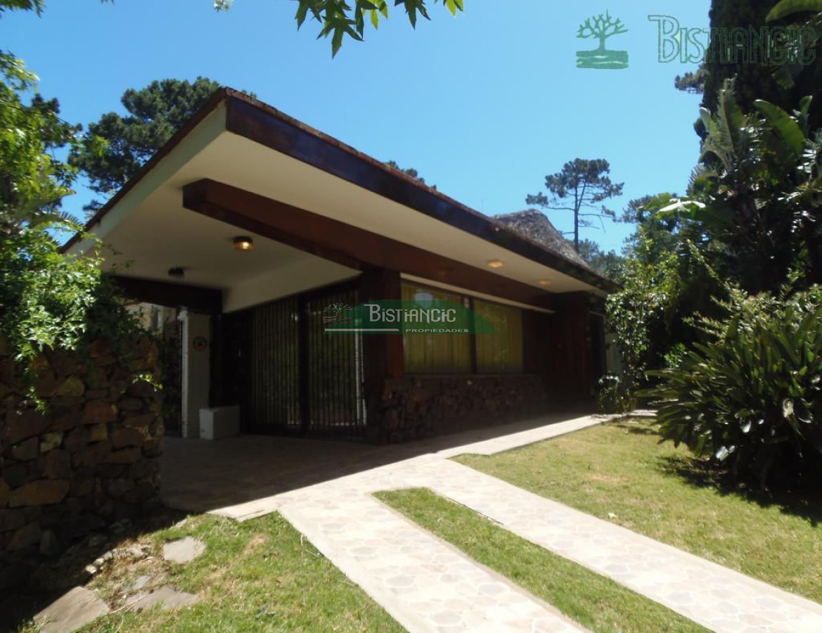 Casa ID.675 - Alquiler de temporada, Casa de 3 dormitorios, 2 baños y parrillero. 