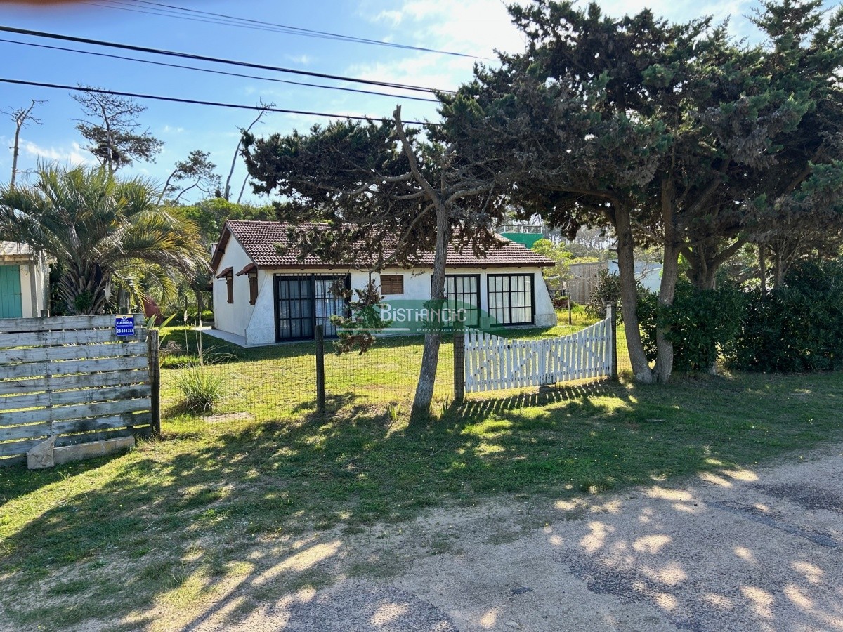 Casa ID.2845 - José Ignacio. La Juanita, al frente , casa clásica de 3 dorm, US$ 250.000.