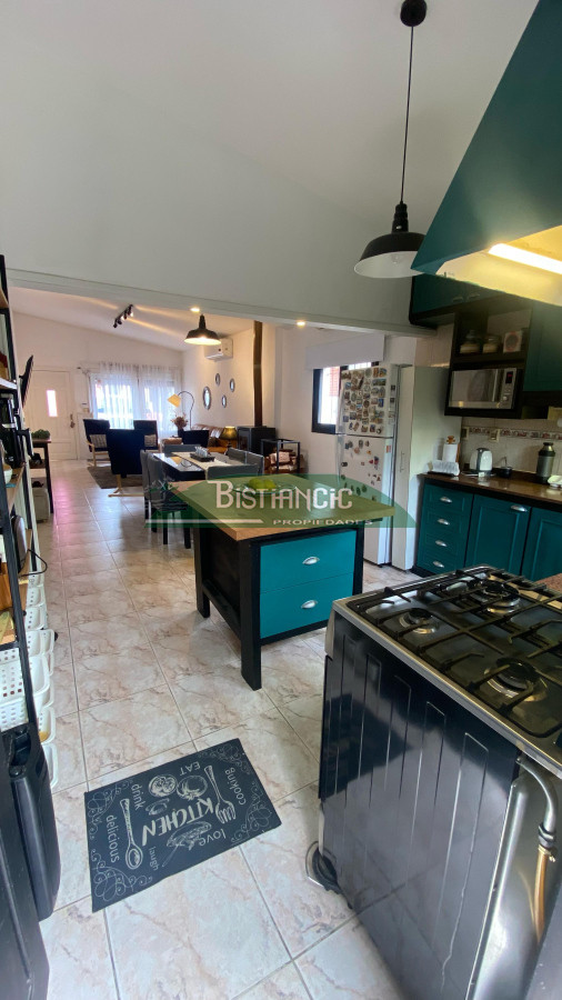 Casa ID.2952 - Casa en Maldonado, 3 dorm 2 baños , nueva con 2 deptos alquilados (buena renta). Todo impecable. Venta US$ 220.000. 