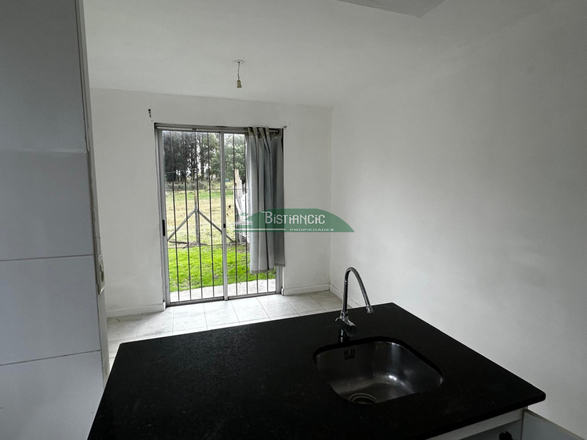 Casa ID.2572 - Alquiler Anual. Duplex en Cno. Lussich de 2 dorm, con patio y estacionamiento
