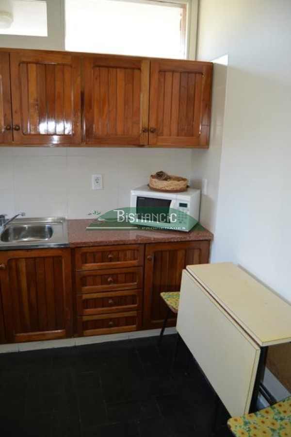 Casa ID.3020 - Pinares Pda 32. a 2 cuadras del mar, Cómoda casa de 3 dormitorios y 2 baños, parrilla y cochera. US$198.000