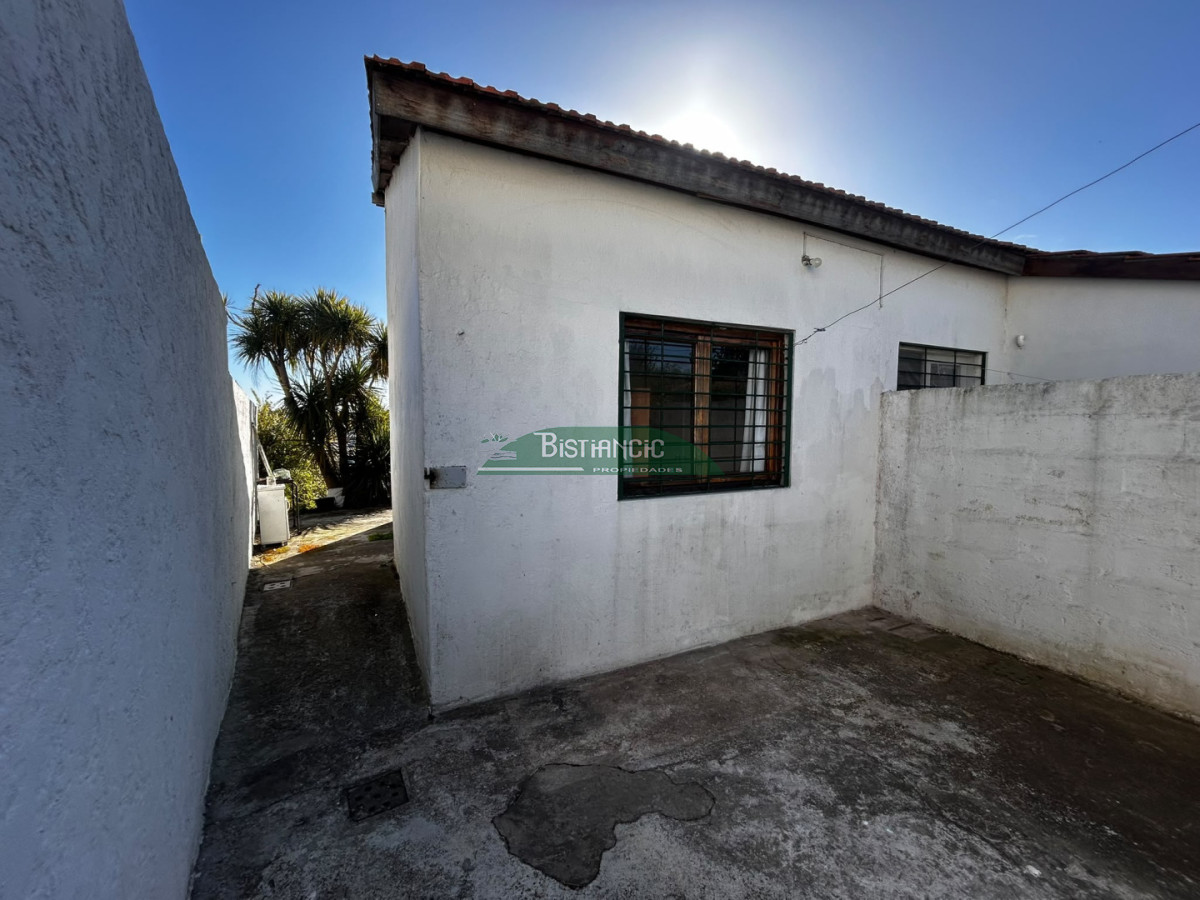 Casa ID.2896 - Apto tipo casita en alquiler anual, 1 dormitorio, con patio. 