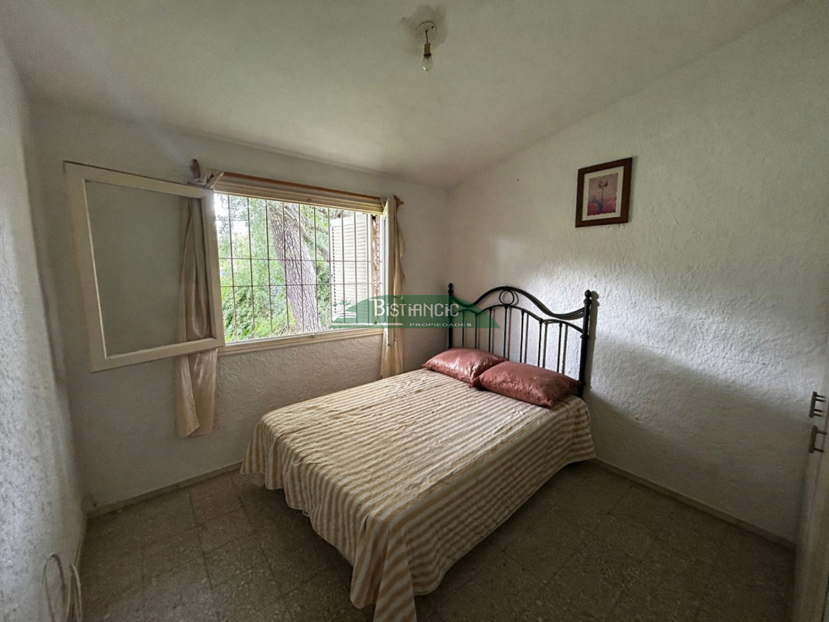 Casa ID.3019 - Pinares Chalé tradicional 3 dorm 2 baños + servicio, 718 m2 jardín, cerca de todo. Venta US$ 310.000.