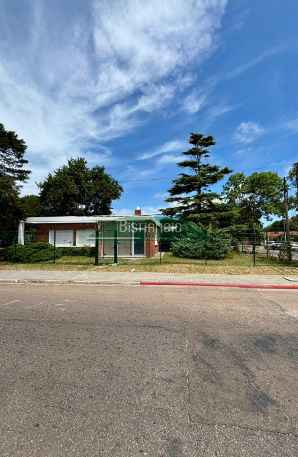 Casa ID.3018 - Casa en alquiler de temporada con garaje y amplio patio - Iporá