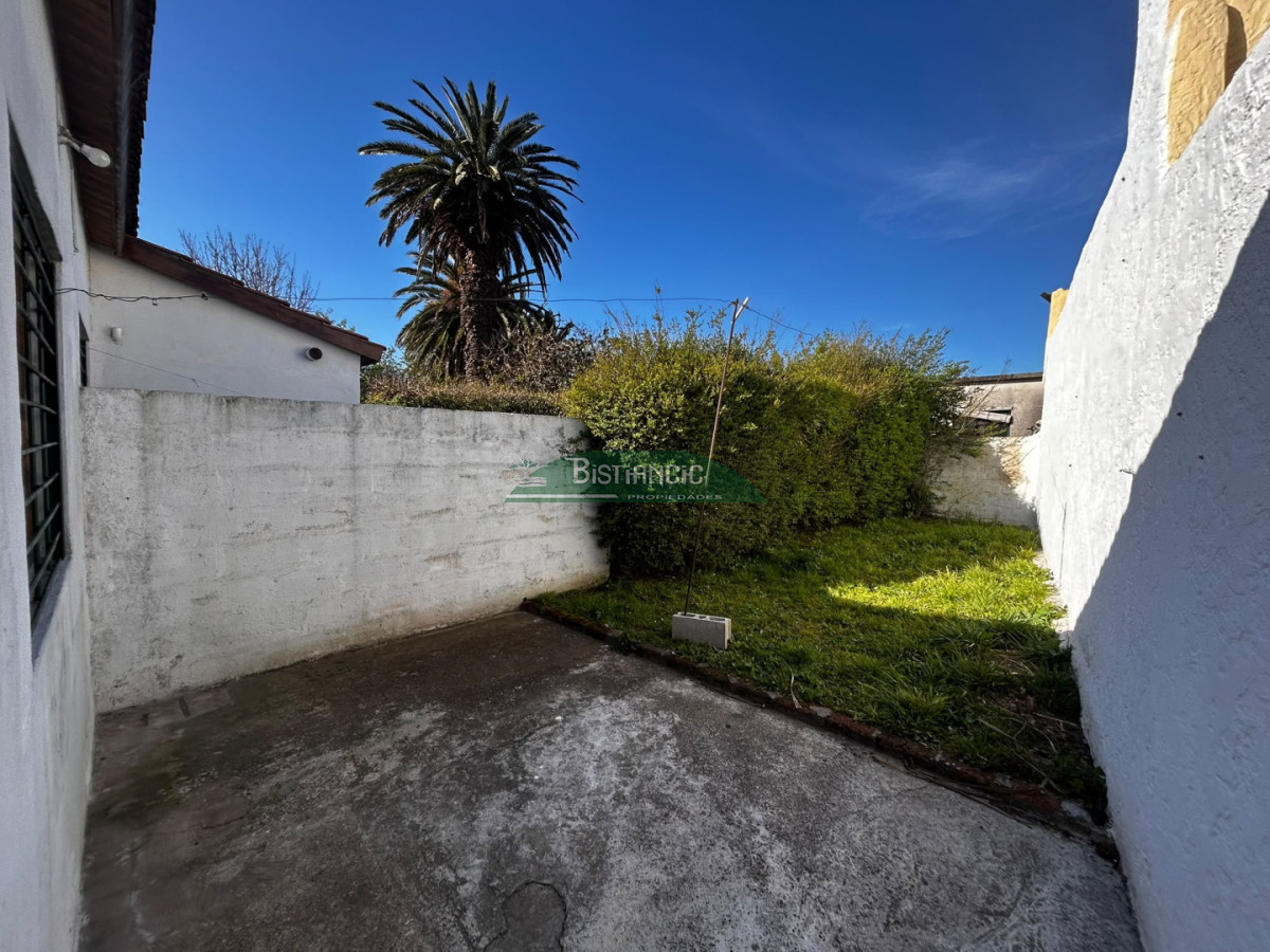 Casa ID.2896 - Apto tipo casita en alquiler anual, 1 dormitorio, con patio. 