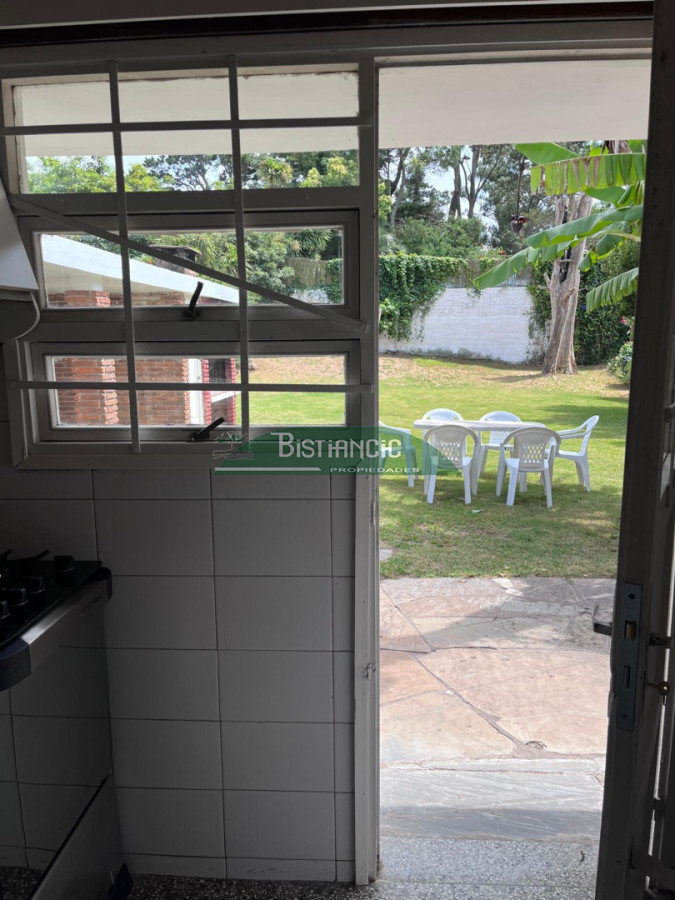 Casa ID.3023 - Hermoso chalet en alquiler de temporada, 3 dorm, con parrillero y patio.