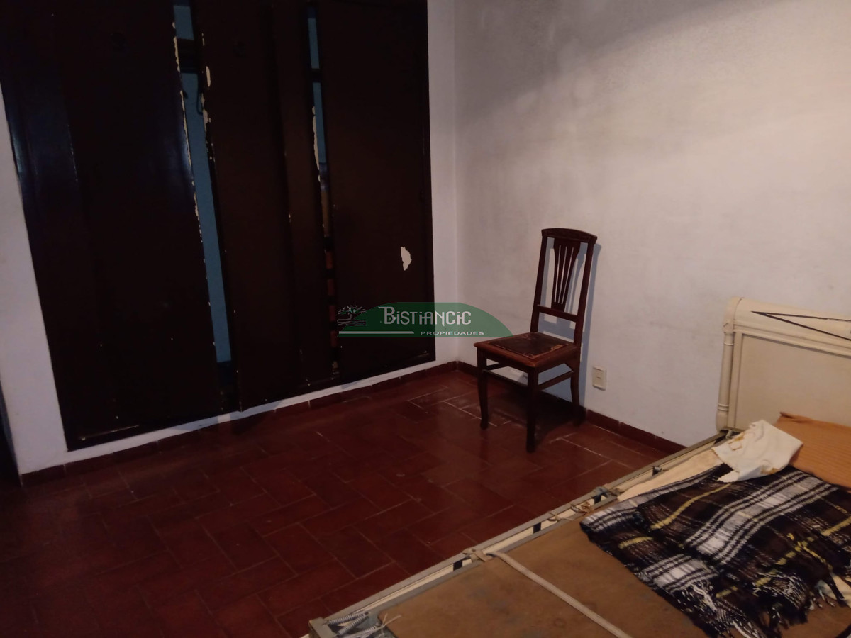 Casa ID.599 - Casa centrica, a media cuadra de peatonal Sarandí, muy comercial, ideal locales. 240 m2.