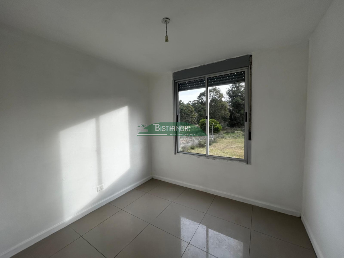 Casa ID.2572 - Alquiler Anual. Duplex en Cno. Lussich de 2 dorm, con patio y estacionamiento