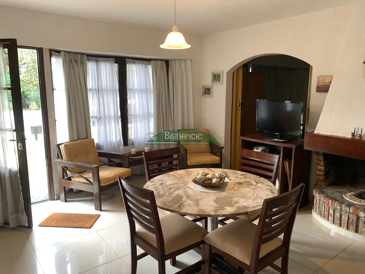 Casa ID.616 - Alquilo invernal casa 2 dorm, 1 baño, estufa y aire acond, cochera y parrillero. $24.000