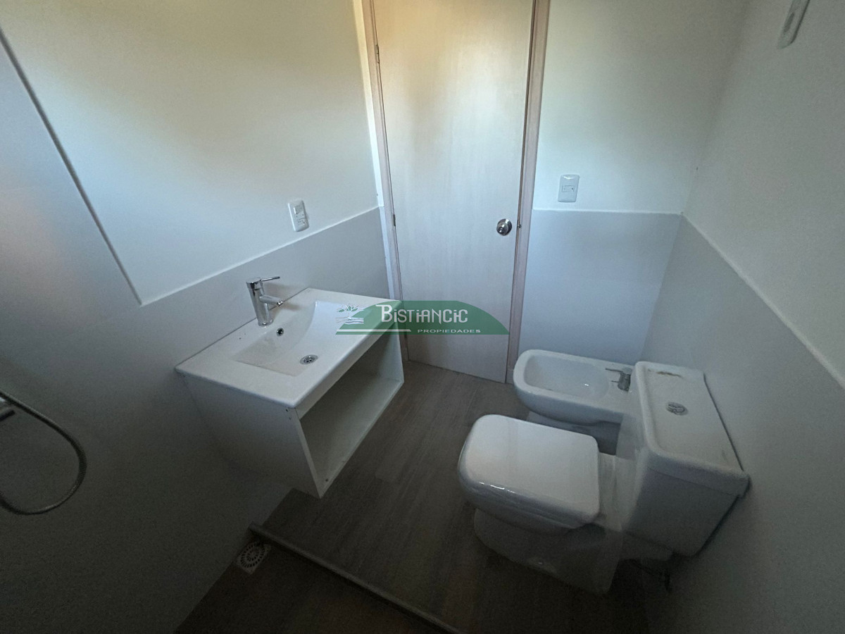 Casa ID.2275 - Casa a estrenar en barrio privado, construcción tradicional, 2 dorm 2 baños 370 m2 de terreno  US$175.000. financiación