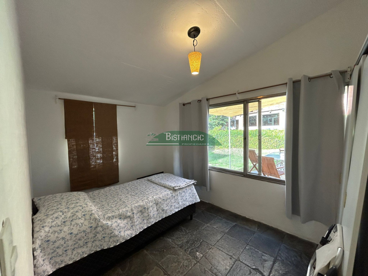 Casa ID.3043 - Hermoso chalet sobre camino la laguna. 3 dorm, 1 baño, barbacoa con baño y deposito. Patio y Estacionamiento. 