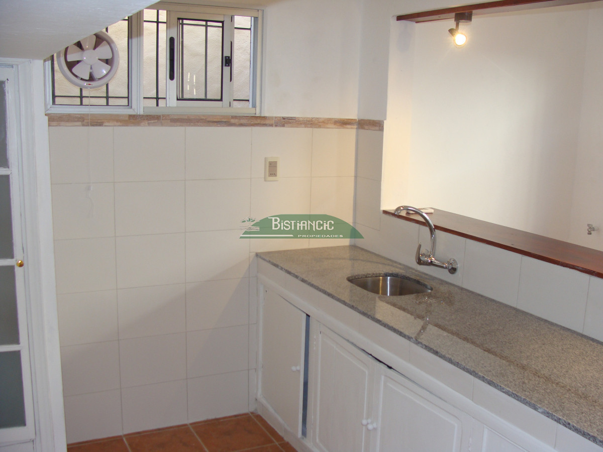 Casa ID.2952 - Casa en Maldonado, 3 dorm 2 baños , nueva con 2 deptos alquilados (buena renta). Todo impecable. Venta US$ 220.000. 