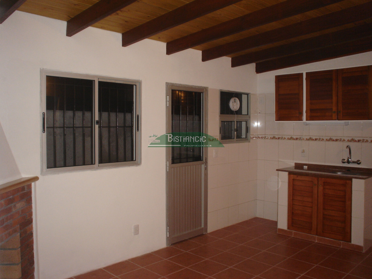Casa ID.2952 - Casa en Maldonado, 3 dorm 2 baños , nueva con 2 deptos alquilados (buena renta). Todo impecable. Venta US$ 220.000. 