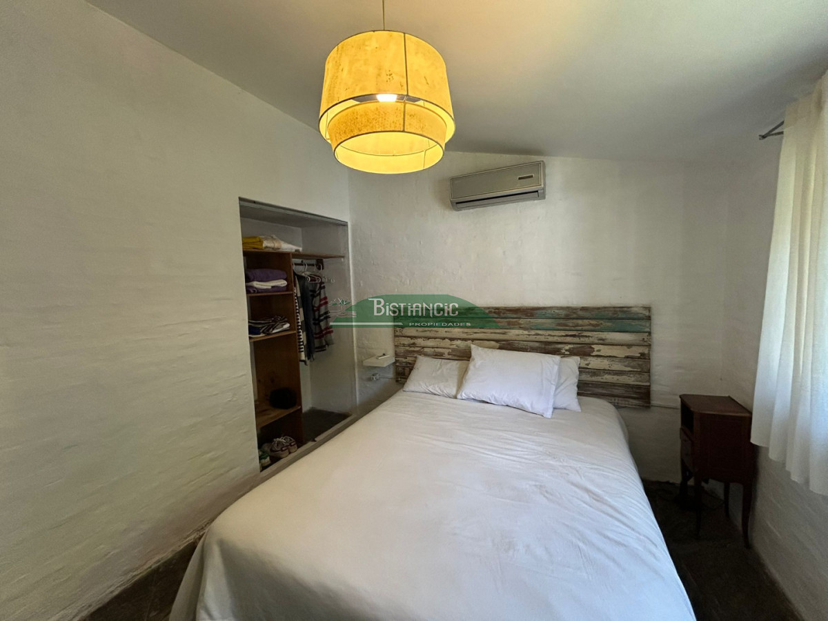 Casa ID.3043 - Hermoso chalet sobre camino la laguna. 3 dorm, 1 baño, barbacoa con baño y deposito. Patio y Estacionamiento. 