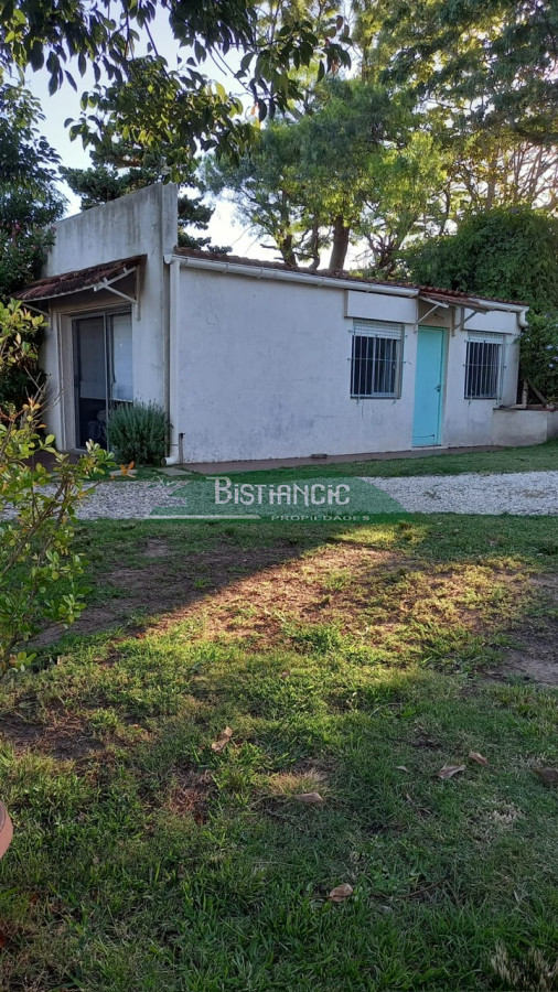 Casa ID.2941 - Pinares cerca del mar Chalé tradicional 1000m2 terreno y 350m2 construidos, 5 dorm 3 baños mas depto externo. Venta US$ 470.000