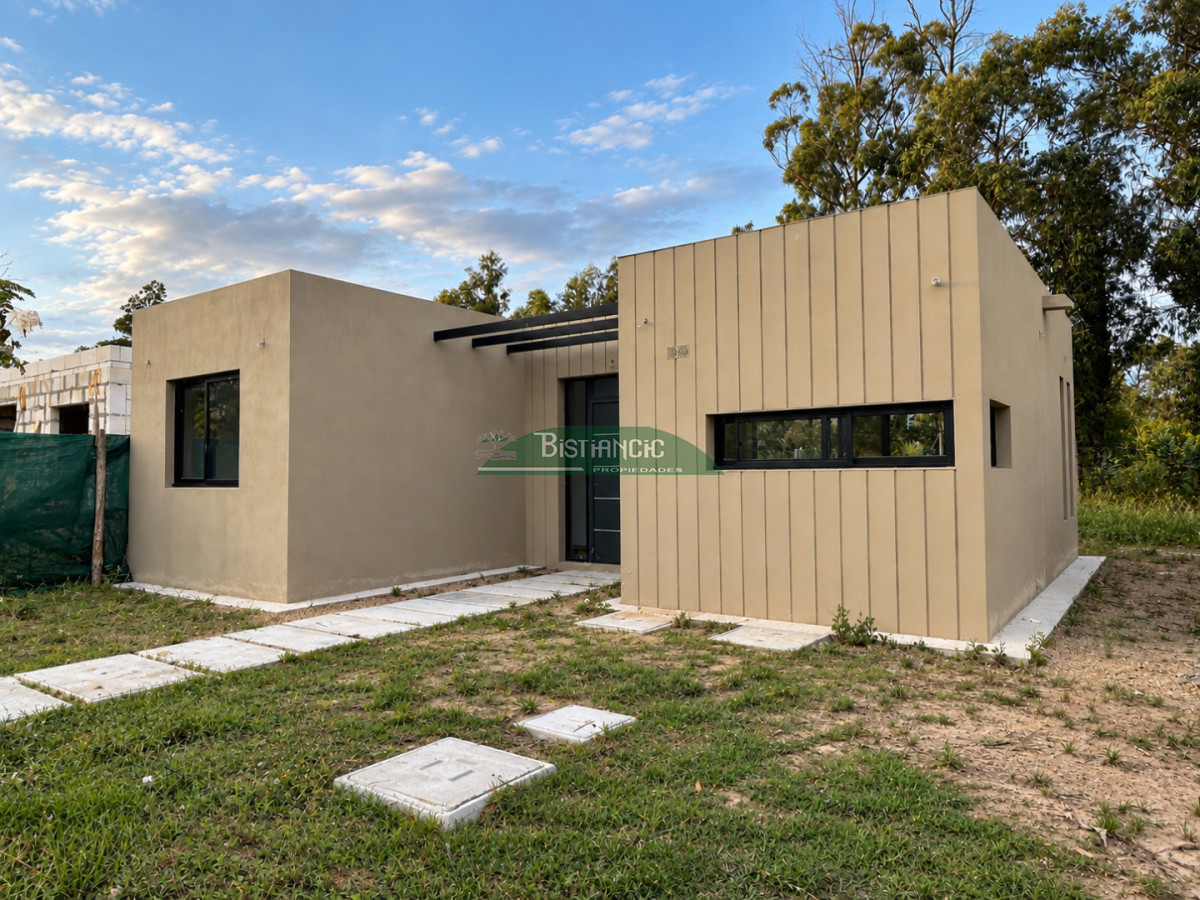 Casa ID.2275 - Casa a estrenar en barrio privado, construcción tradicional, 2 dorm 2 baños 310 m2 de terreno  