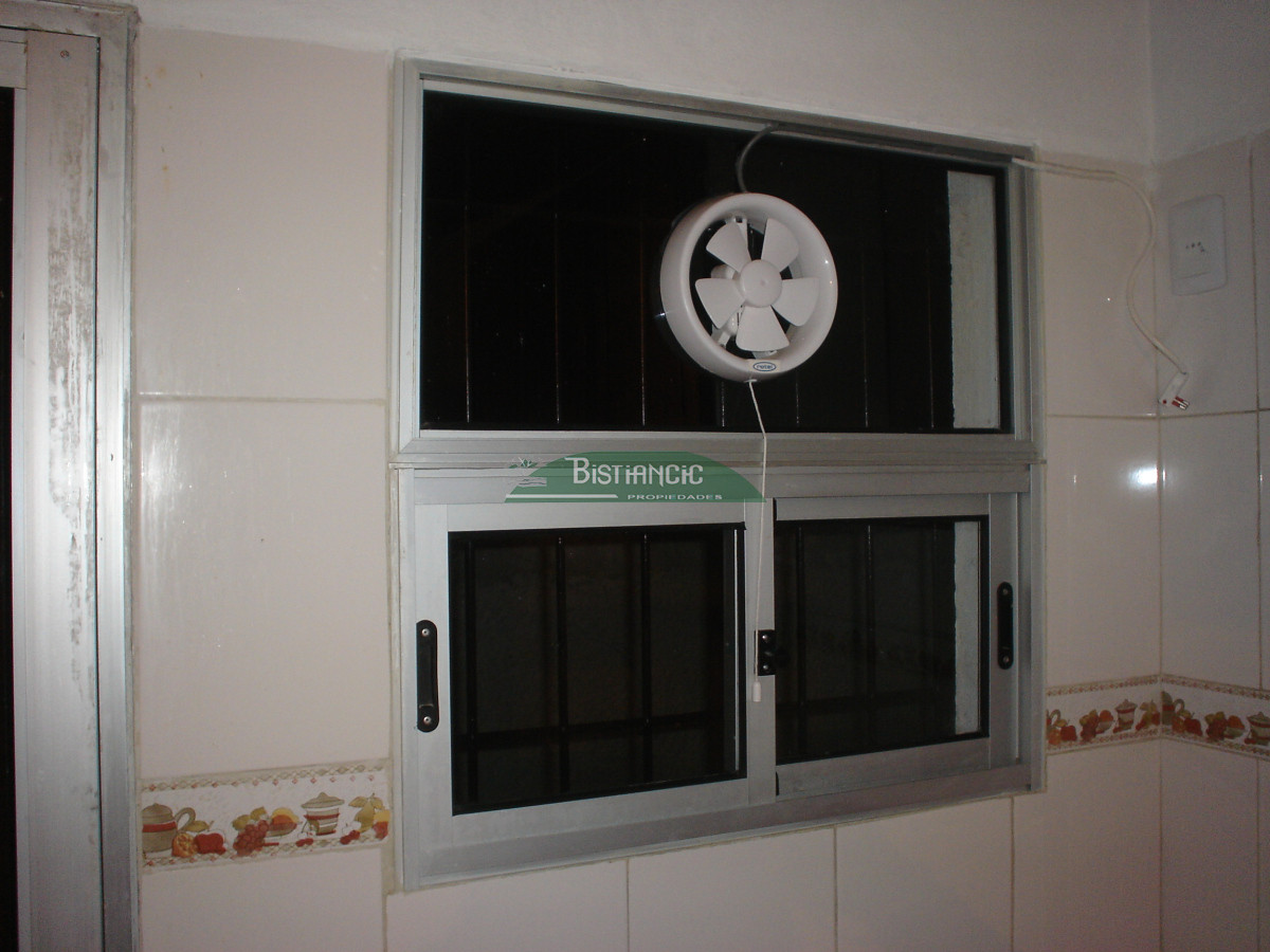 Casa ID.2952 - Casa en Maldonado, 3 dorm 2 baños , nueva con 2 deptos alquilados (buena renta). Todo impecable. Venta US$ 220.000. 