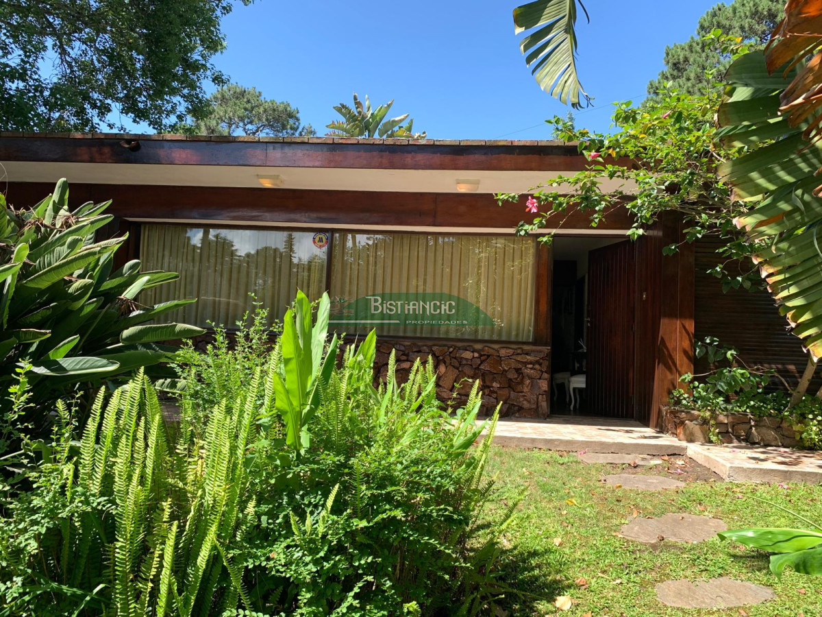 Casa ID.675 - Alquiler de temporada, Casa de 3 dormitorios, 2 baños y parrillero. 