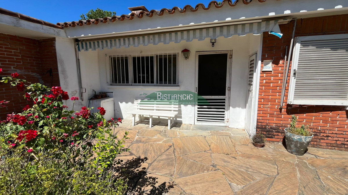 Casa ID.3011 - Chalé Bo Mónaco sobre Chiossi, amplia y sólida construcción, para vivir o comercial. Venta US$320.000. 