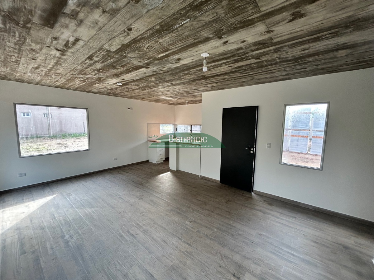 Casa ID.2275 - Casa a estrenar en barrio privado, construcción tradicional, 2 dorm 2 baños 370 m2 de terreno  US$170.000. financiación