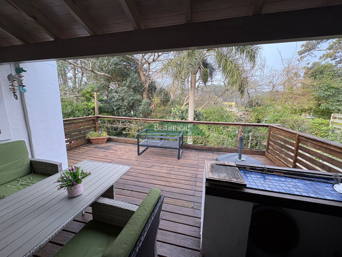 Casa ID.2991 - Rincón del Indio, moderno chalé de 3 dorm 3 baños, terraza con parrilla, super integrado al bosque. Diseño y practicidad en un lugar para disfrutar. 