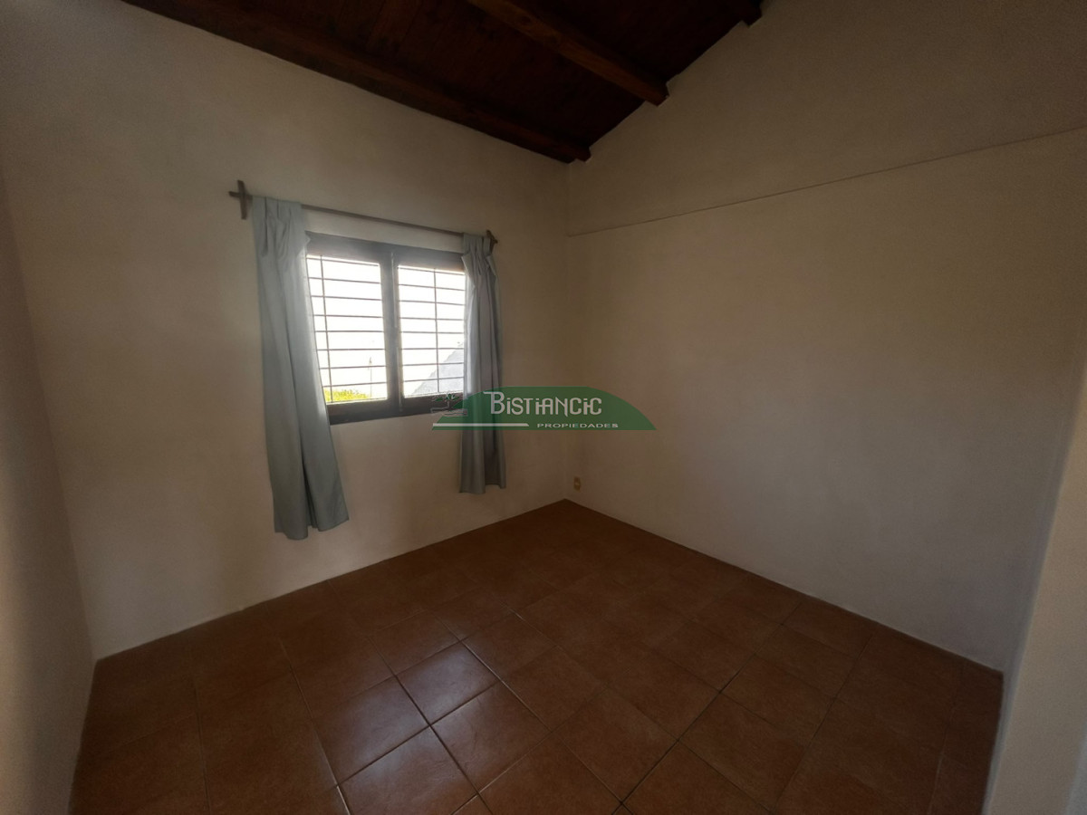 Casa ID.2896 - Apto tipo casita en alquiler anual, 1 dormitorio, con patio. 