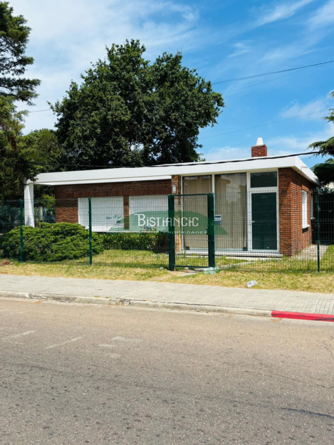 Casa ID.3018 - Casa en alquiler de temporada con garaje y amplio patio - Iporá