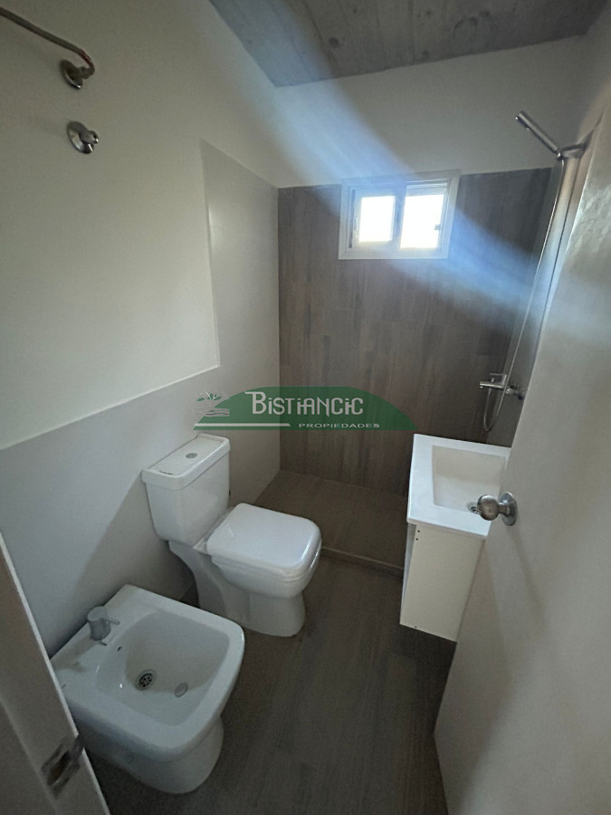 Casa ID.2275 - Casa a estrenar en barrio privado, construcción tradicional, 2 dorm 2 baños 370 m2 de terreno  US$175.000. financiación