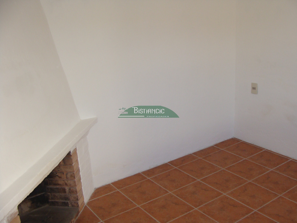 Casa ID.2952 - Casa en Maldonado, 3 dorm 2 baños , nueva con 2 deptos alquilados (buena renta). Todo impecable. Venta US$ 220.000. 