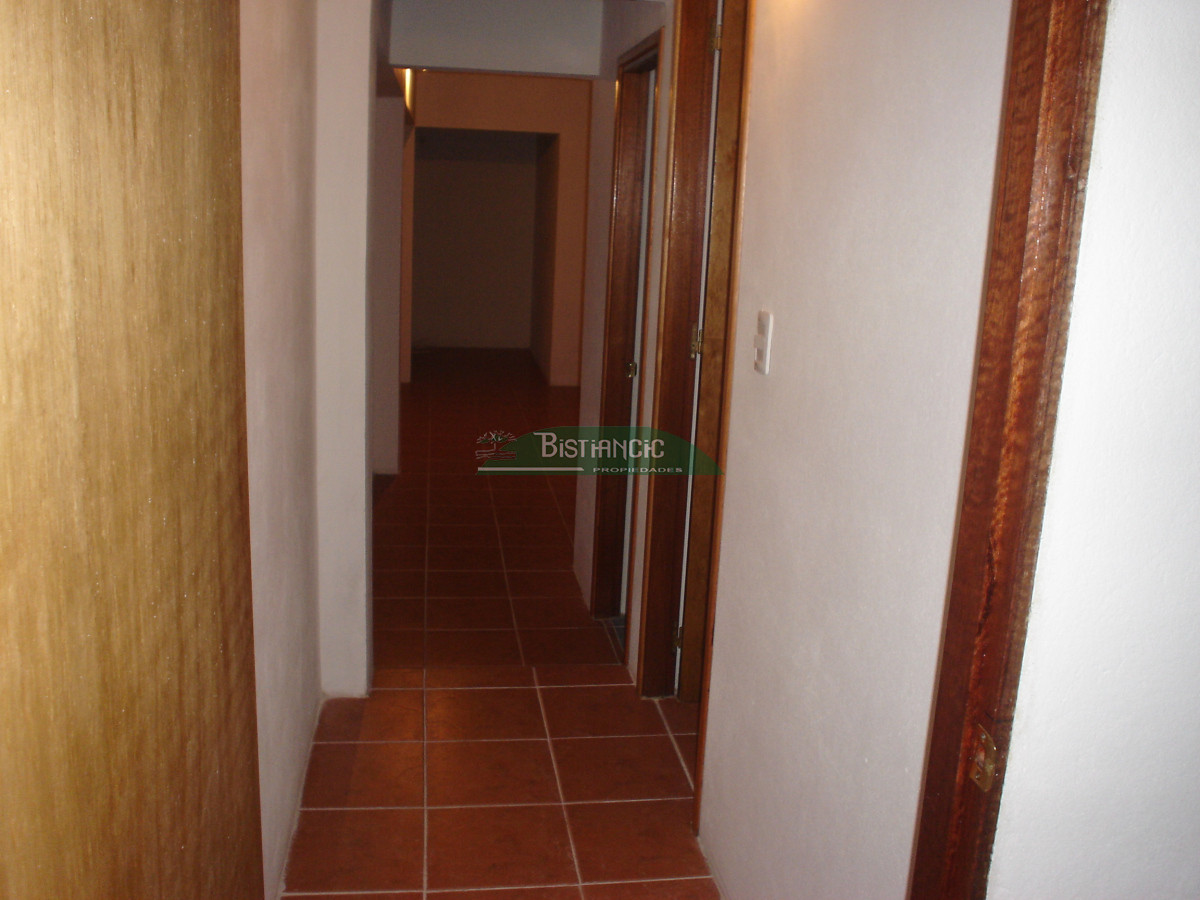 Casa ID.2952 - Casa en Maldonado, 3 dorm 2 baños , nueva con 2 deptos alquilados (buena renta). Todo impecable. Venta US$ 220.000. 