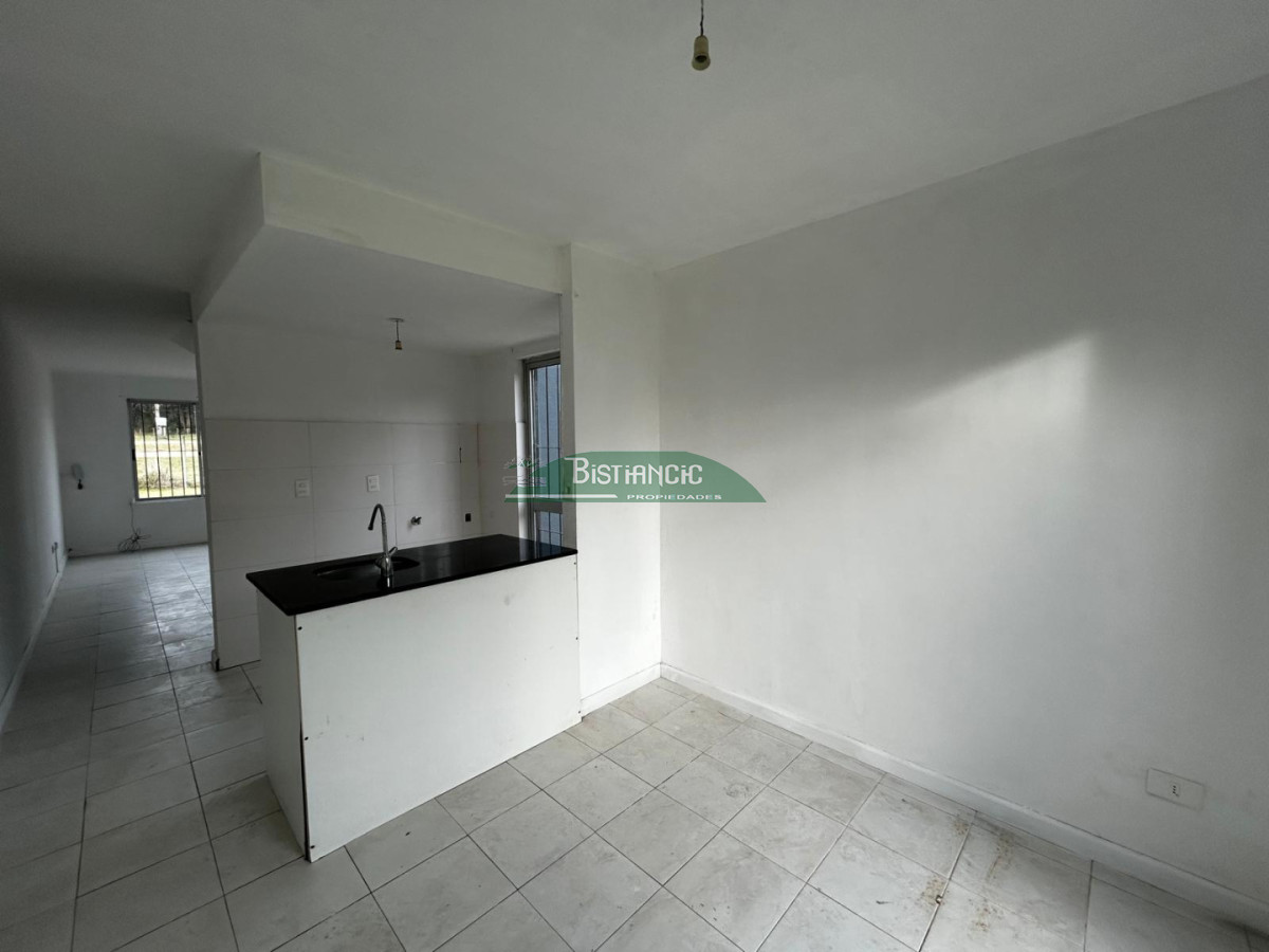 Casa ID.2572 - Alquiler Anual. Duplex en Cno. Lussich de 2 dorm, con patio y estacionamiento