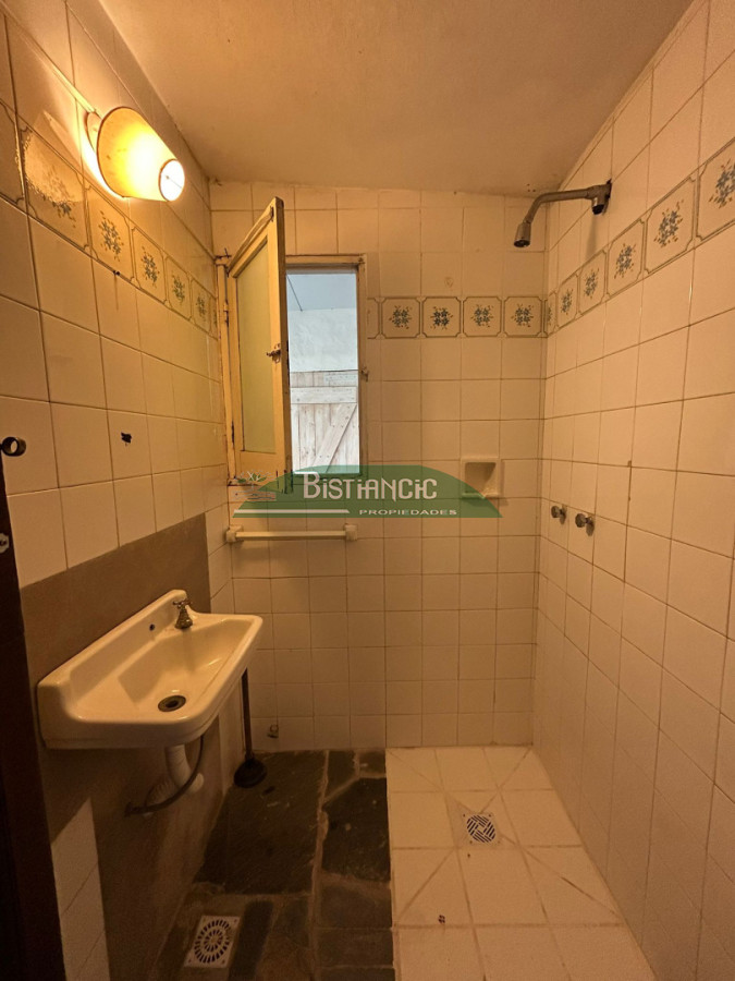 Casa ID.3043 - Hermoso chalet sobre camino la laguna. 3 dorm, 1 baño, barbacoa con baño y deposito. Patio y Estacionamiento. 