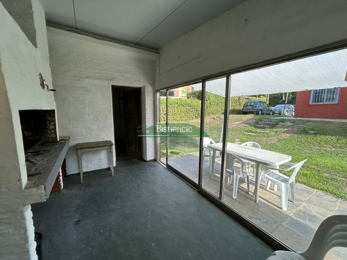 Casa ID.3043 - Hermoso chalet sobre camino la laguna. 3 dorm, 1 baño, barbacoa con baño y deposito. Patio y Estacionamiento. 