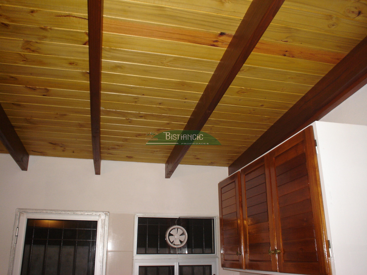 Casa ID.2952 - Casa en Maldonado, 3 dorm 2 baños , nueva con 2 deptos alquilados (buena renta). Todo impecable. Venta US$ 220.000. 