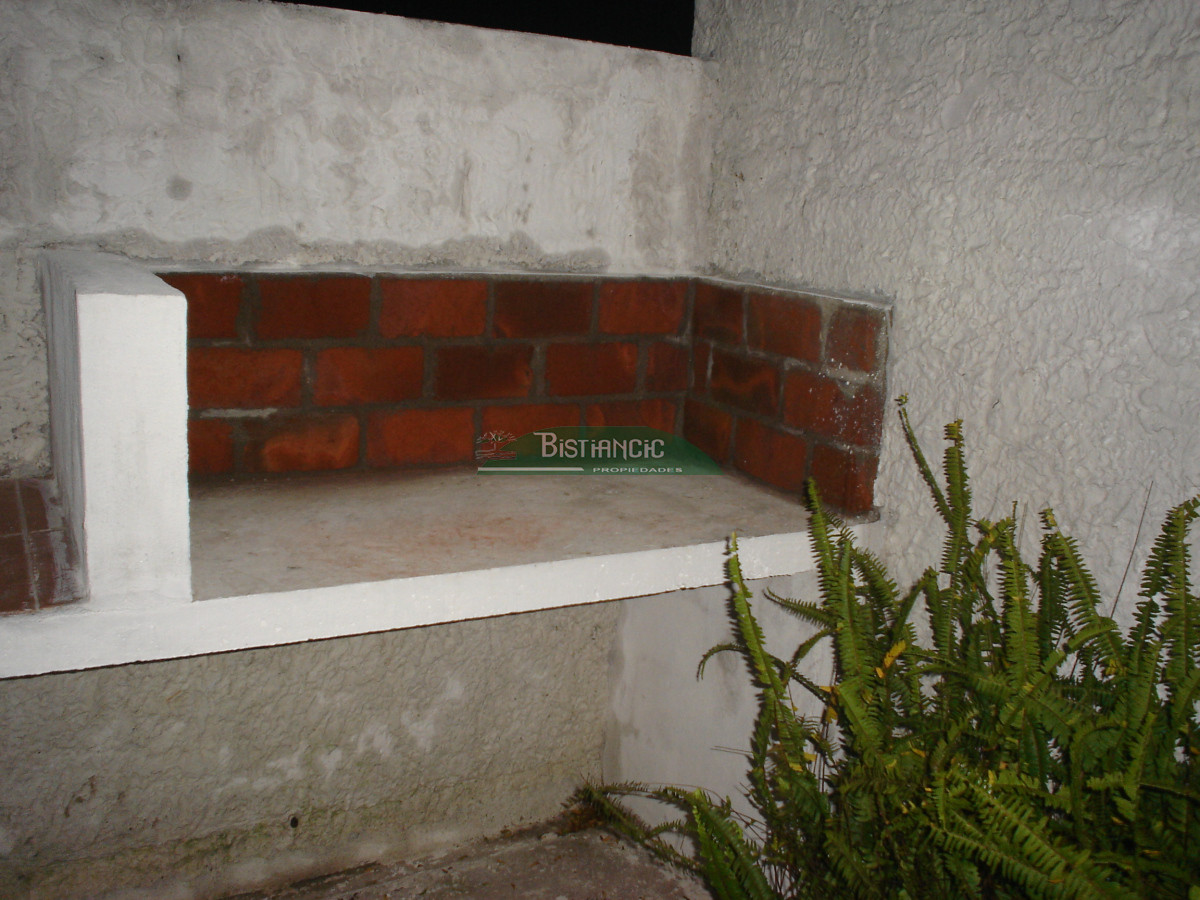 Casa ID.2952 - Casa en Maldonado, 3 dorm 2 baños , nueva con 2 deptos alquilados (buena renta). Todo impecable. Venta US$ 220.000. 