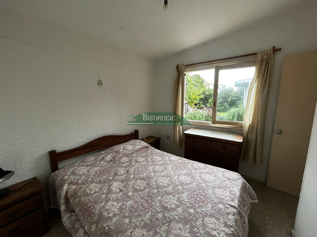 Casa ID.3019 - Pinares Chalé tradicional 3 dorm 2 baños + servicio, 718 m2 jardín, cerca de todo. Venta US$ 310.000.