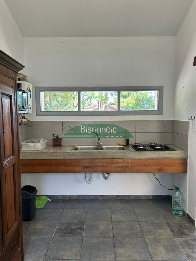 Casa ID.3043 - Hermoso chalet sobre camino la laguna. 3 dorm, 1 baño, barbacoa con baño y deposito. Patio y Estacionamiento. 