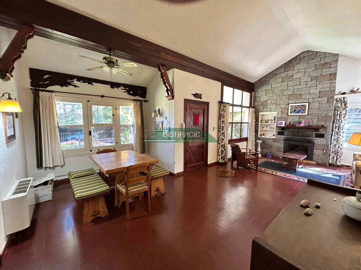 Casa ID.2863 - San Rafael , chalé sólida construcción de Clerc y Guerra, de 3 dorm 2 baños, serv,c baño, garaje, 830 m2 terreno, calef. Precio de venta US$ 350.000
