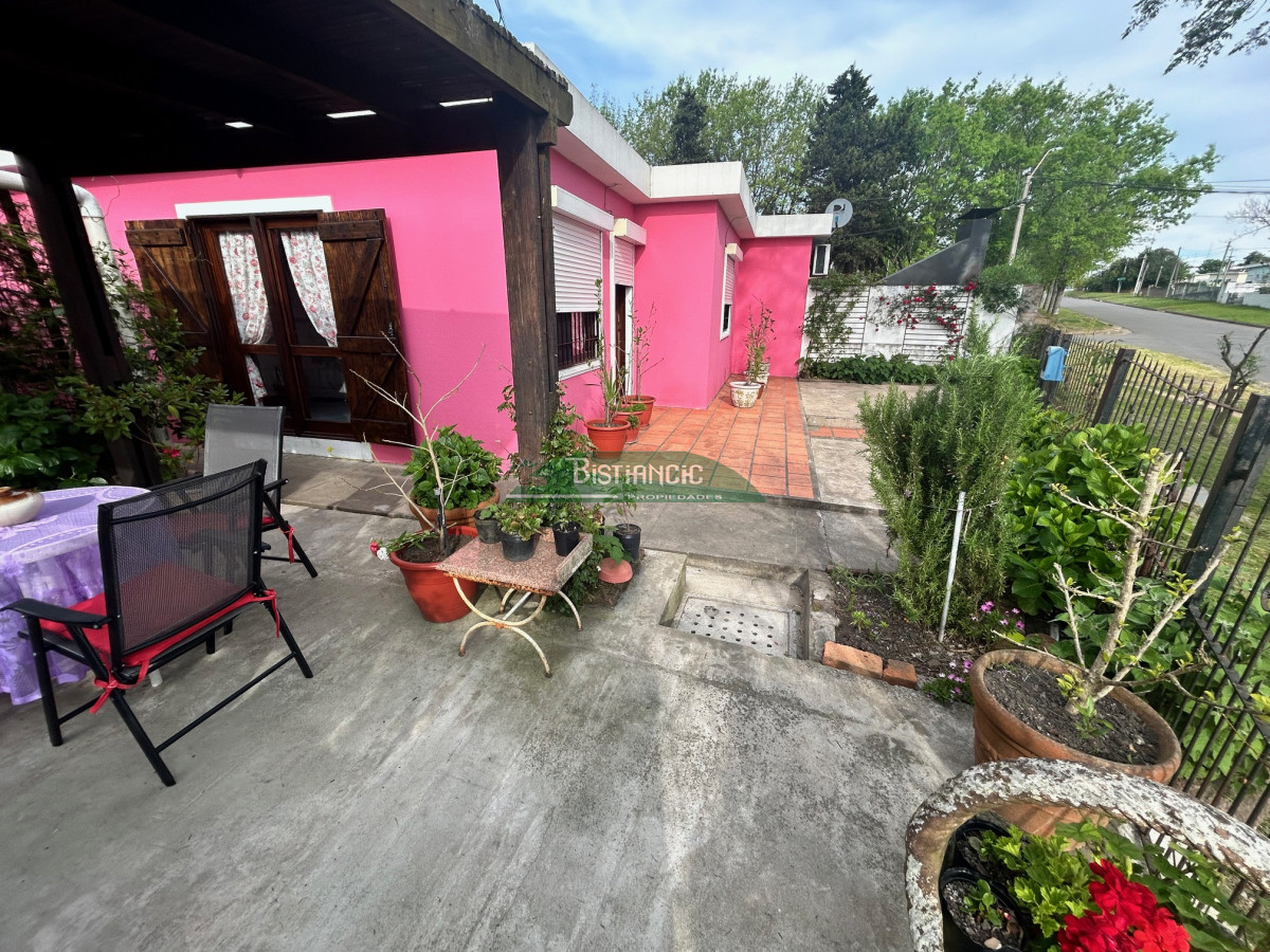 Casa ID.2908 - Maldonado, casa impecable de 2 dorm, 1 baño, living , barbacoa, galpón, etc. Precio de venta US$ 125.000.