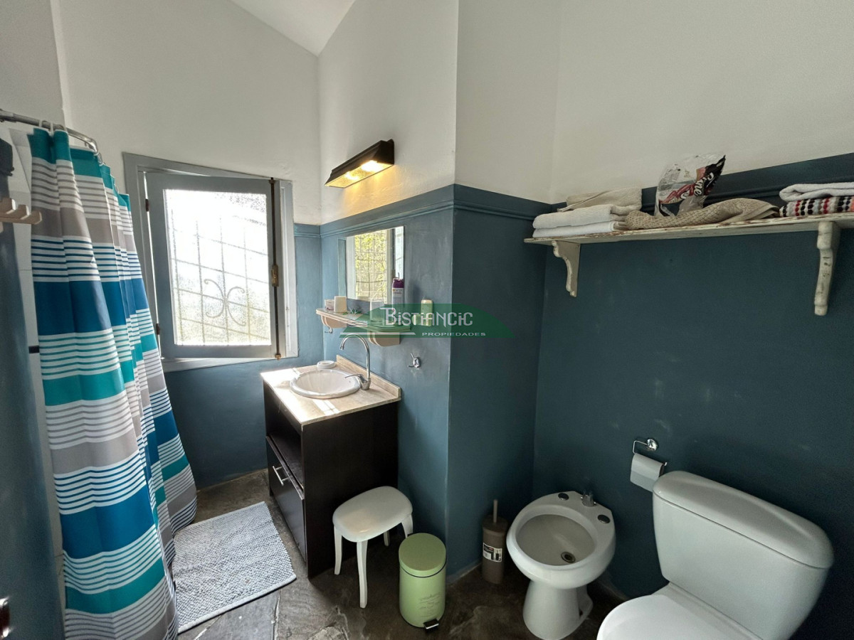 Casa ID.3043 - Hermoso chalet sobre camino la laguna. 3 dorm, 1 baño, barbacoa con baño y deposito. Patio y Estacionamiento. 