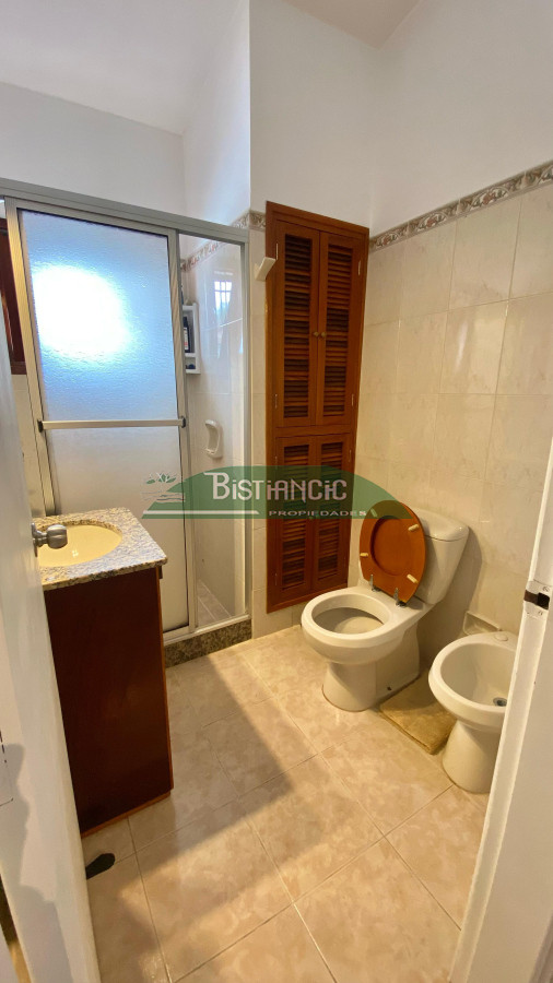 Casa ID.2952 - Casa en Maldonado, 3 dorm 2 baños , nueva con 2 deptos alquilados (buena renta). Todo impecable. Venta US$ 220.000. 