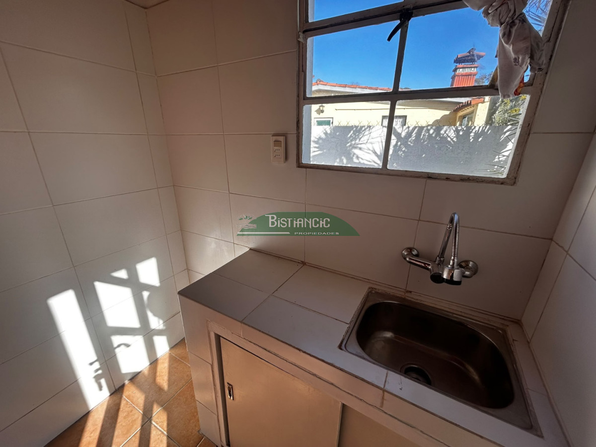 Casa ID.2896 - Apto tipo casita en alquiler anual, 1 dormitorio, con patio. 