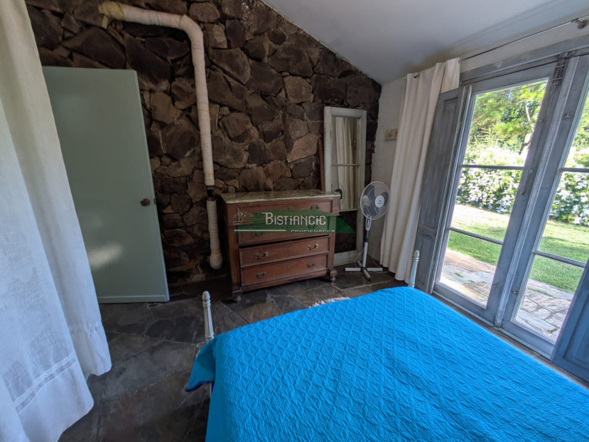 Casa ID.3043 - Hermoso chalet sobre camino la laguna. 3 dorm, 1 baño, barbacoa con baño y deposito. Patio y Estacionamiento. 