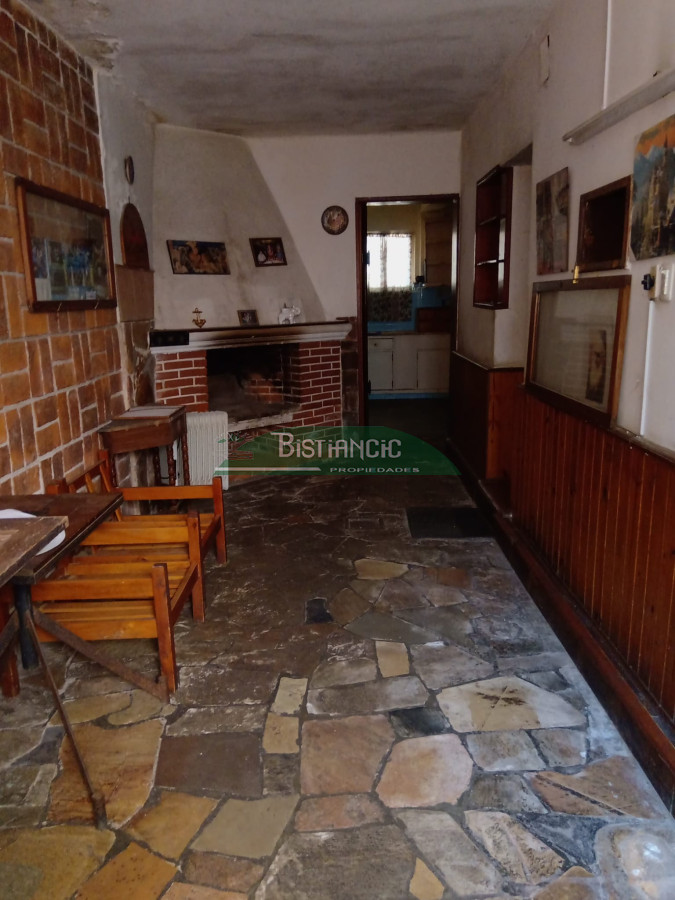 Casa ID.599 - Casa centrica, a media cuadra de peatonal Sarandí, muy comercial, ideal locales. 240 m2.