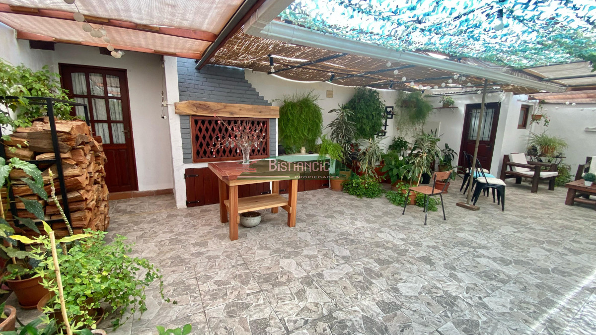 Casa ID.2952 - Casa en Maldonado, 3 dorm 2 baños , nueva con 2 deptos alquilados (buena renta). Todo impecable. Venta US$ 220.000. 