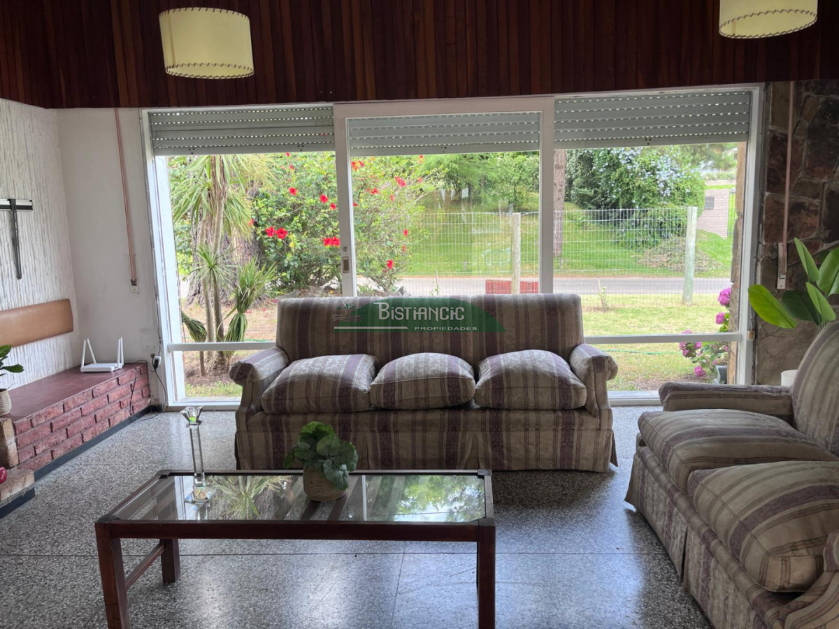 Casa ID.3023 - Hermoso chalet en alquiler de temporada, 3 dorm, con parrillero y patio.