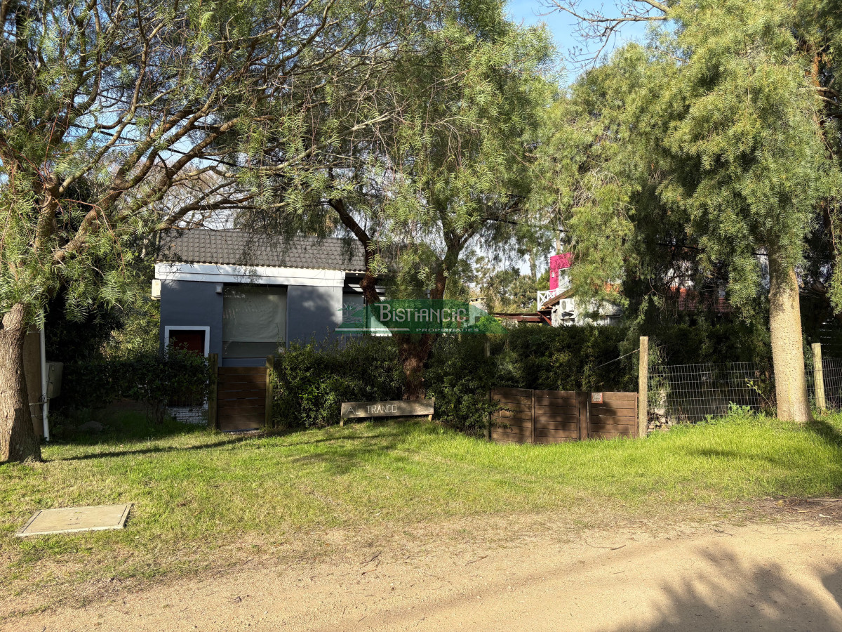 Casa ID.2991 - Rincón del Indio, moderno chalé de 3 dorm 3 baños, terraza con parrilla, super integrado al bosque. Diseño y practicidad en un lugar para disfrutar. 