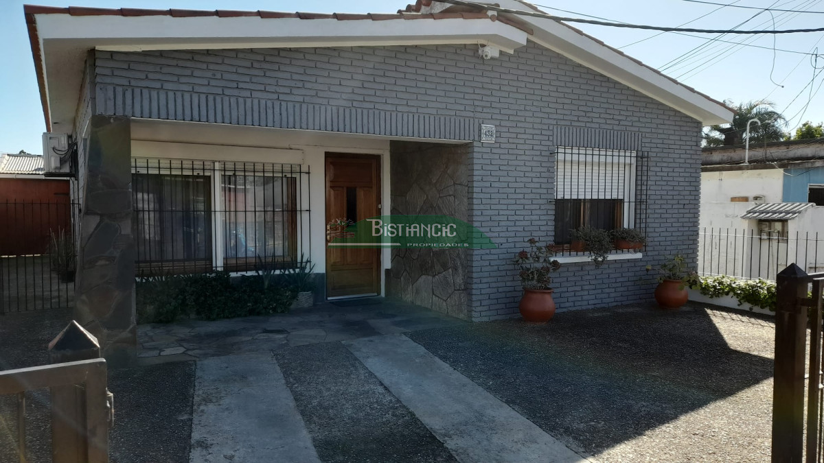 Casa ID.2952 - Casa en Maldonado, 3 dorm 2 baños , nueva con 2 deptos alquilados (buena renta). Todo impecable. Venta US$ 220.000. 