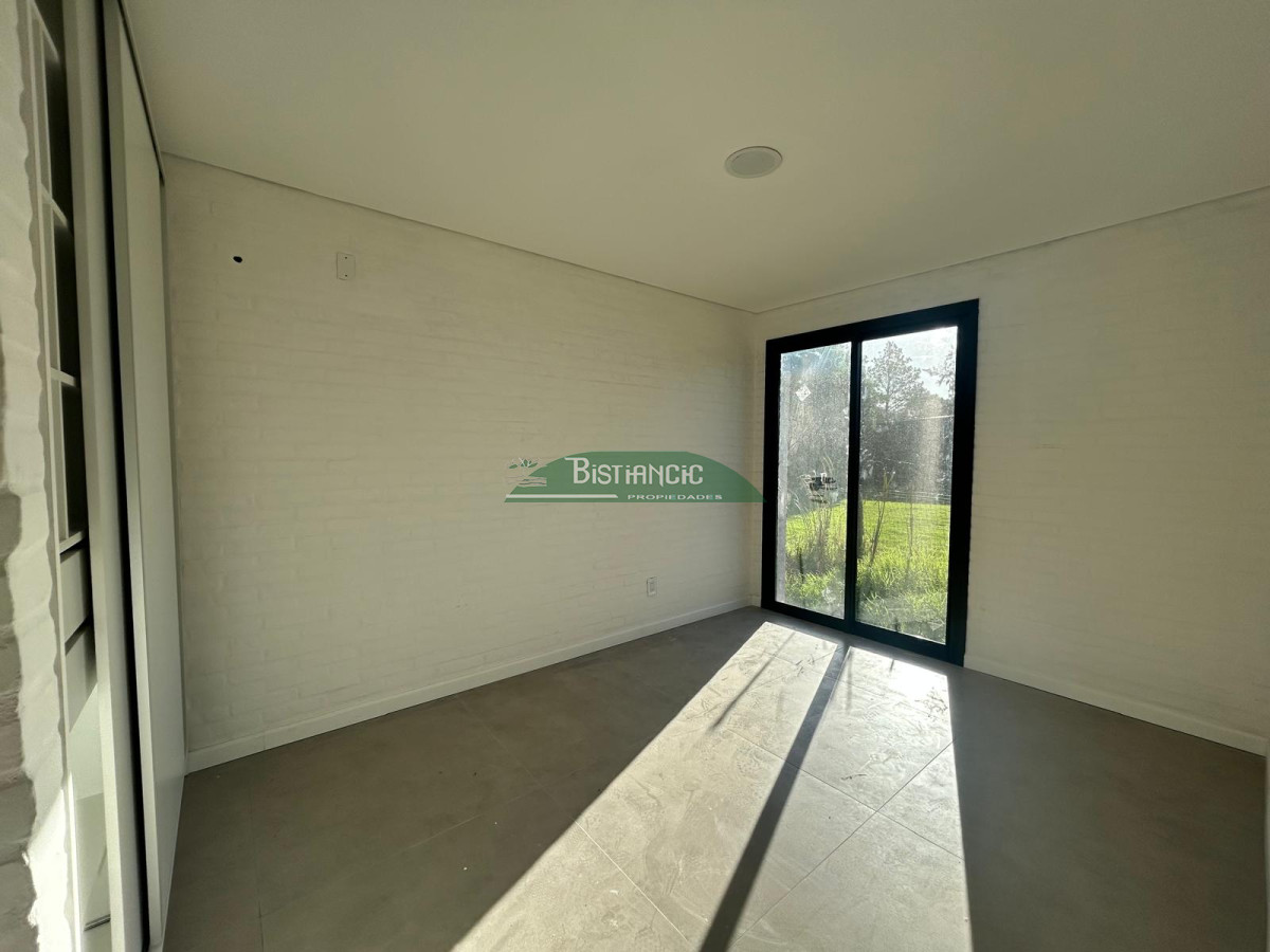 Casa ID.2958 - Casa a estrenar en Pinares , 3 dorm, 2 baños ( 1 en suite), salida con parrillero y pergola. 